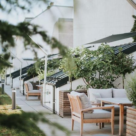 Parks 73 The Townhouse Hotel Wina Bagian luar foto
