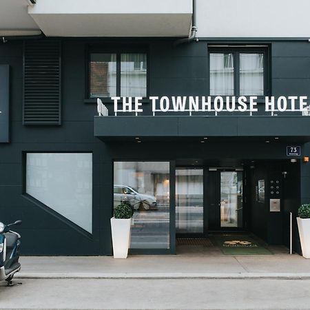 Parks 73 The Townhouse Hotel Wina Bagian luar foto