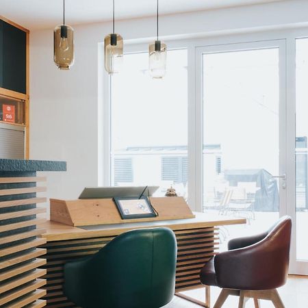Parks 73 The Townhouse Hotel Wina Bagian luar foto