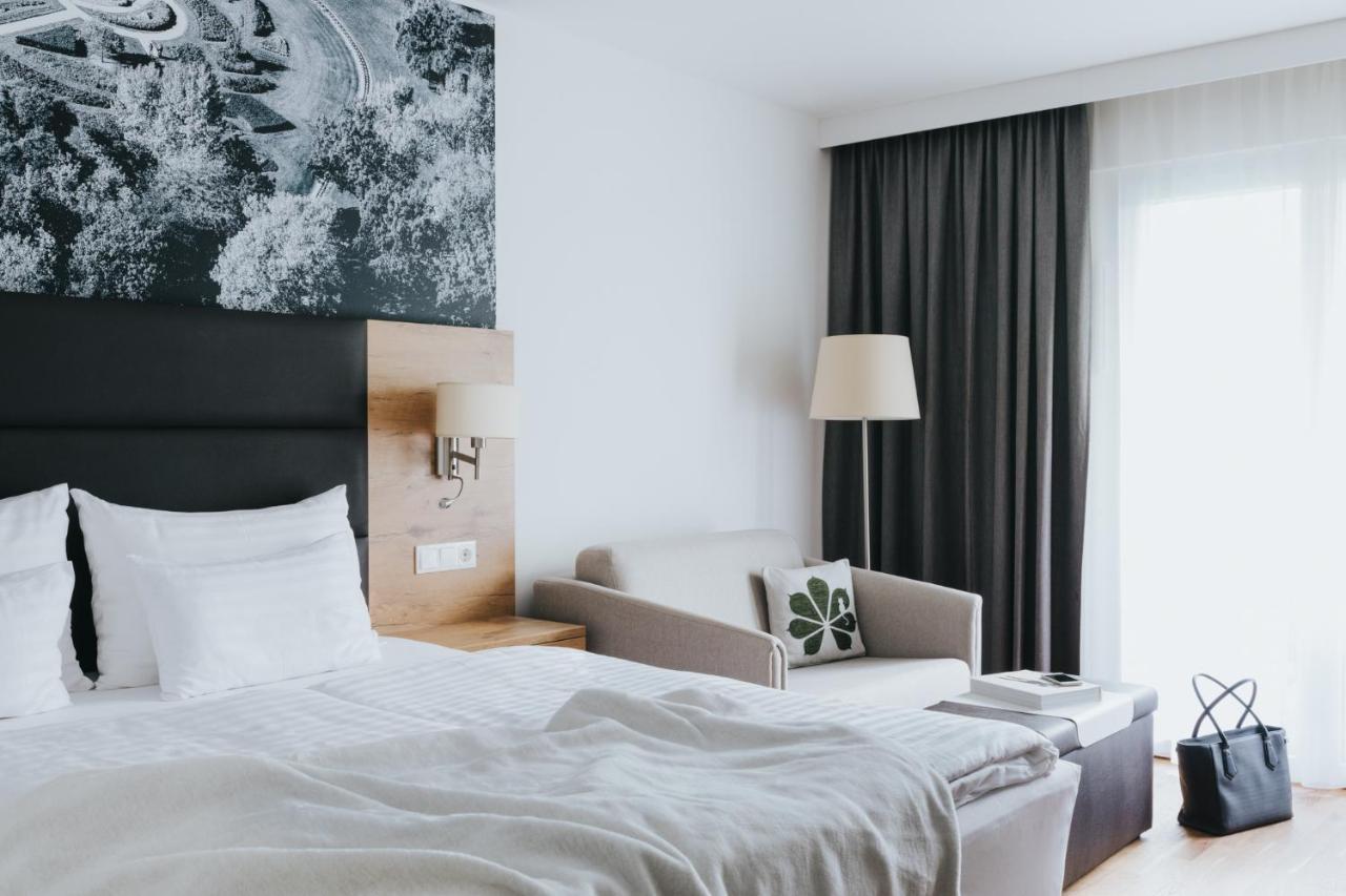 Parks 73 The Townhouse Hotel Wina Bagian luar foto