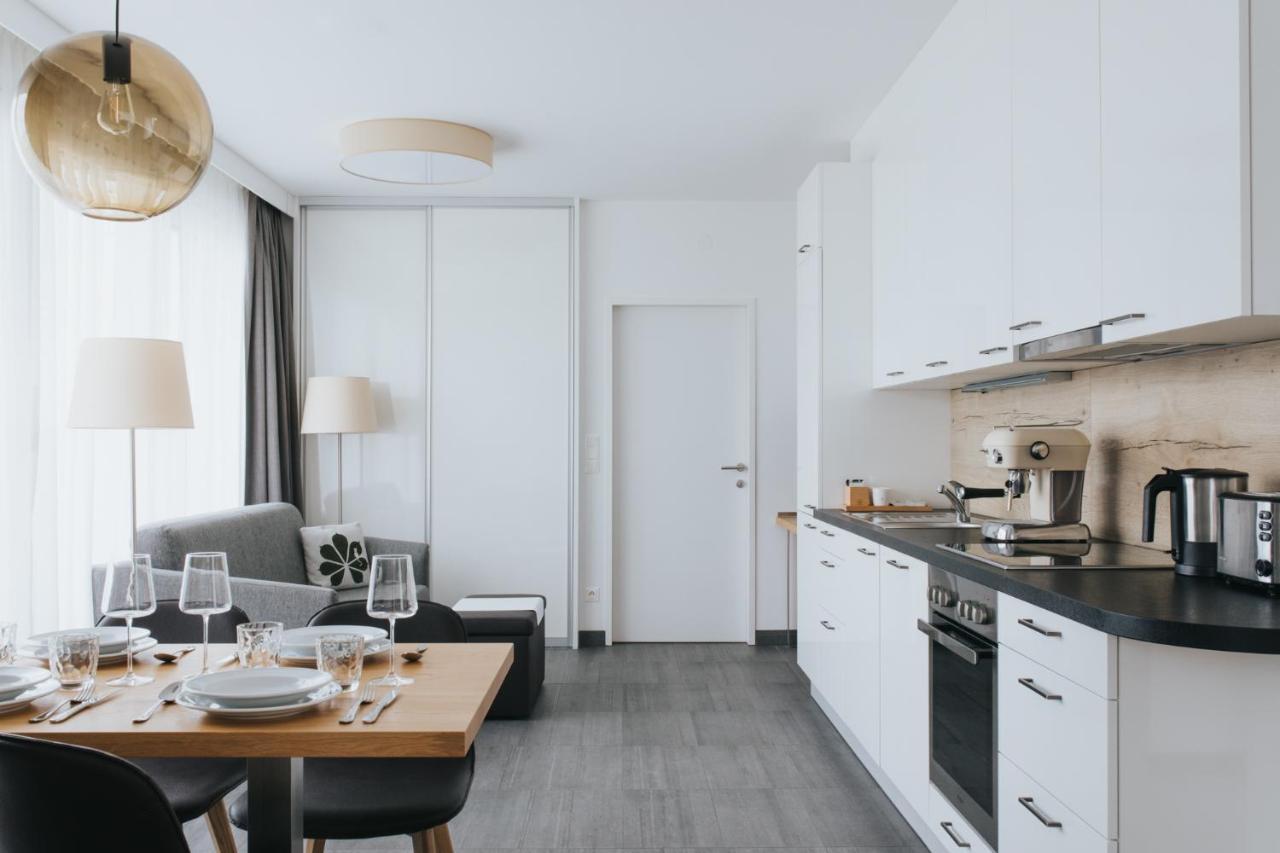 Parks 73 The Townhouse Hotel Wina Bagian luar foto