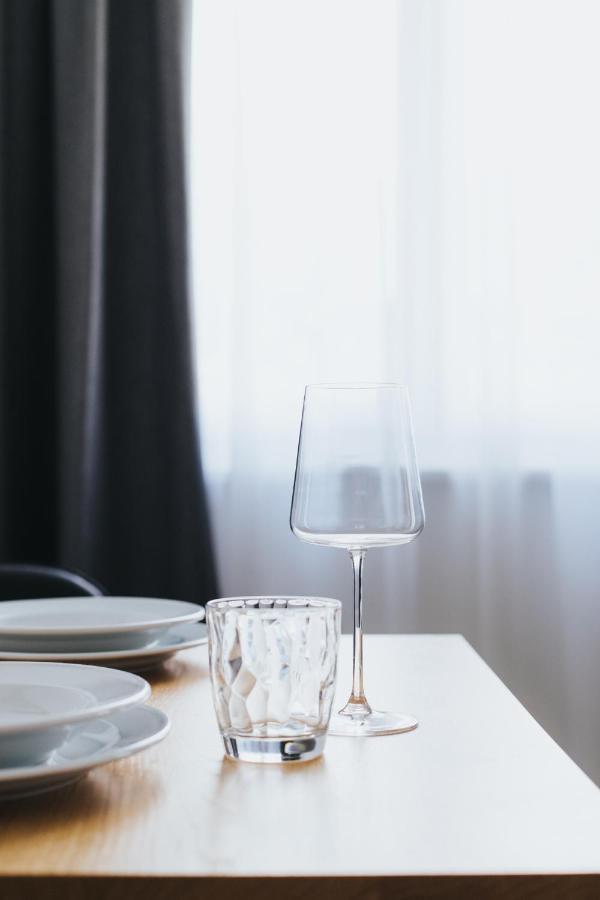 Parks 73 The Townhouse Hotel Wina Bagian luar foto