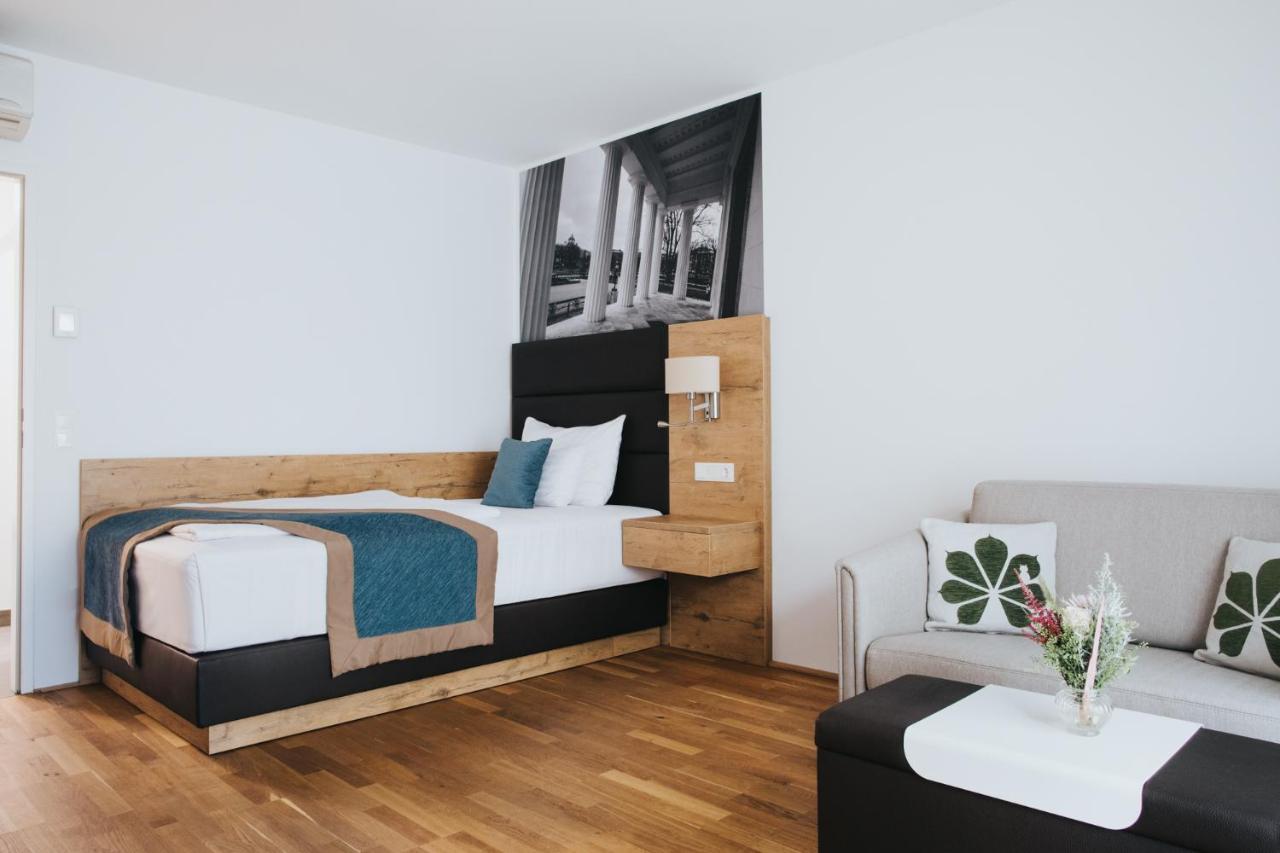 Parks 73 The Townhouse Hotel Wina Bagian luar foto
