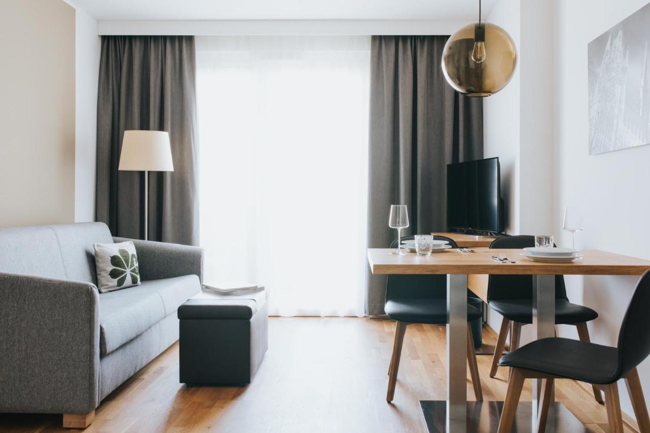 Parks 73 The Townhouse Hotel Wina Bagian luar foto