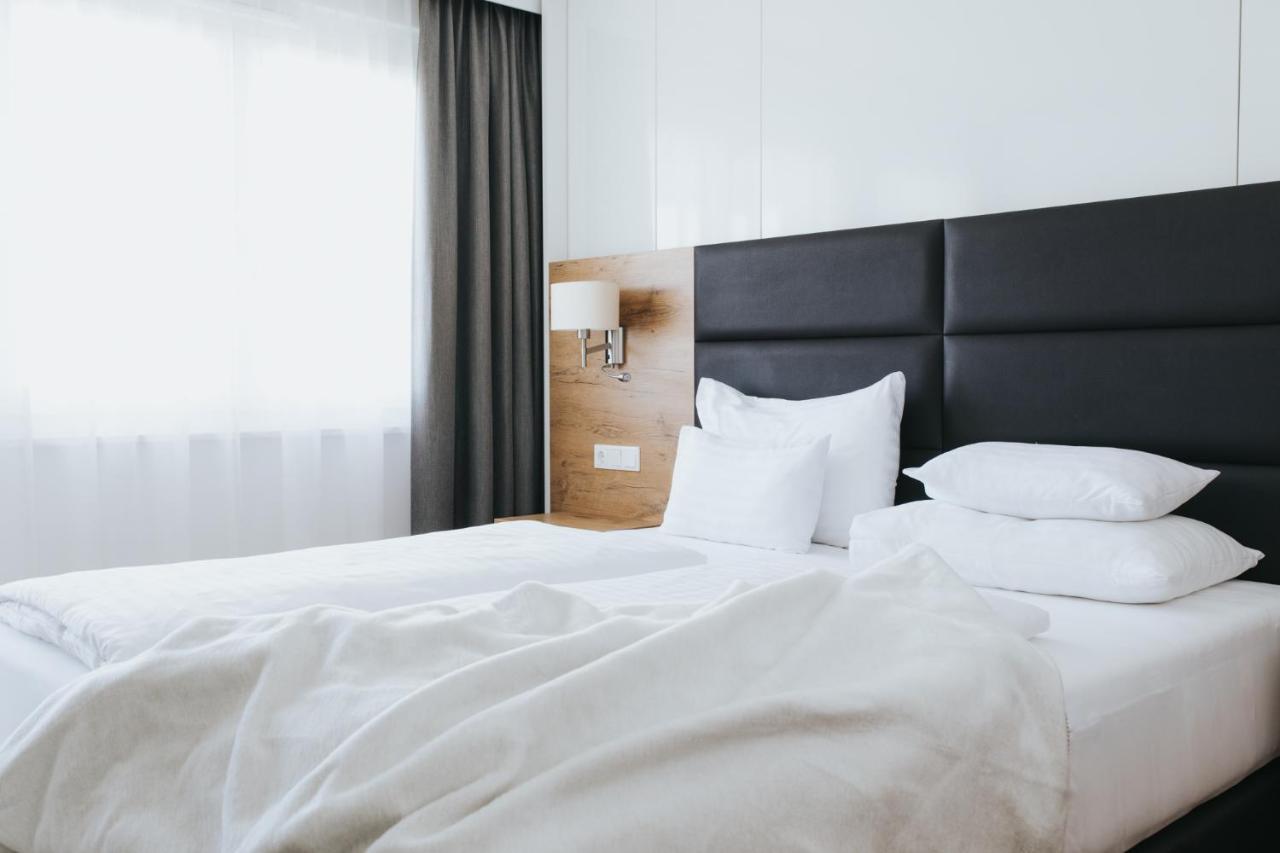 Parks 73 The Townhouse Hotel Wina Bagian luar foto