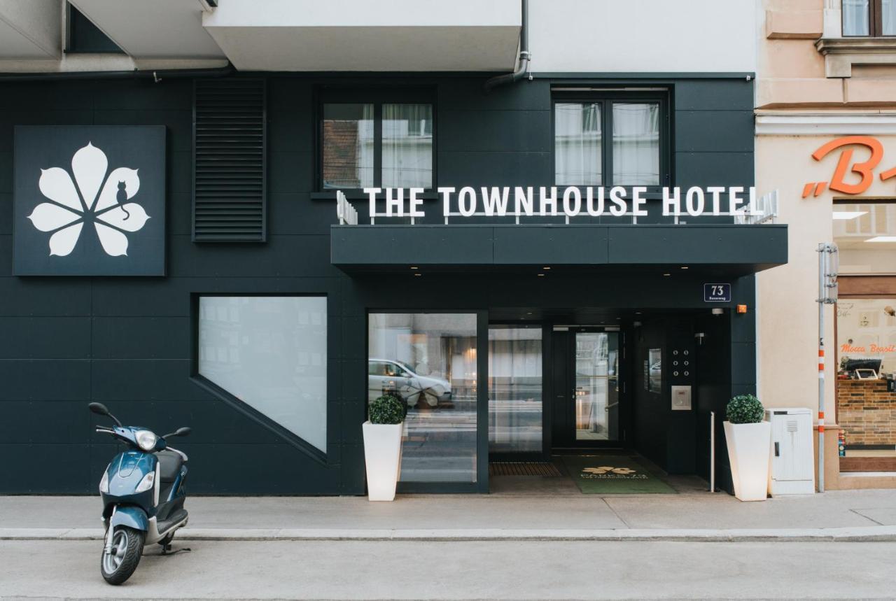Parks 73 The Townhouse Hotel Wina Bagian luar foto
