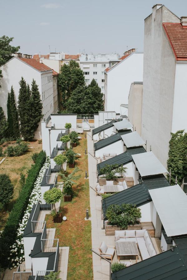 Parks 73 The Townhouse Hotel Wina Bagian luar foto