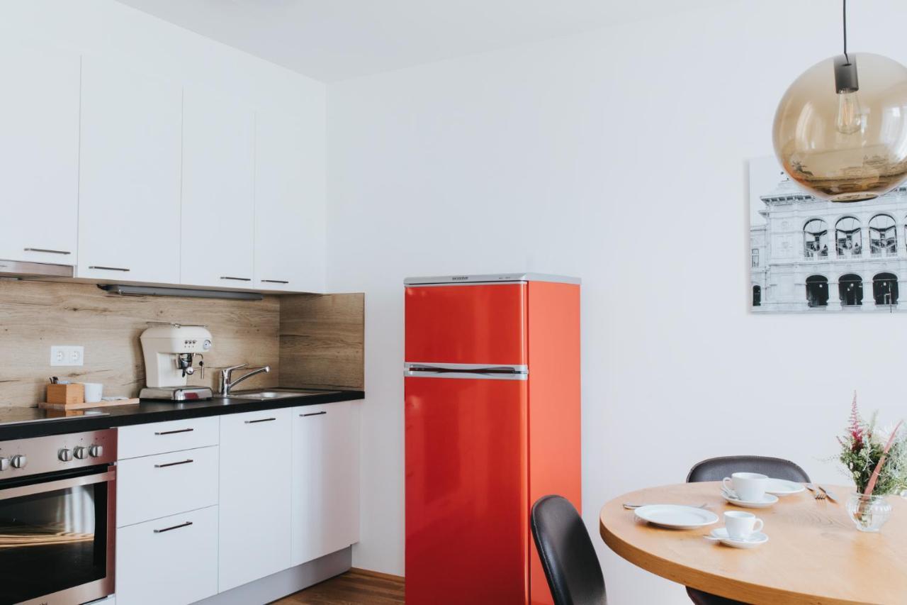 Parks 73 The Townhouse Hotel Wina Bagian luar foto