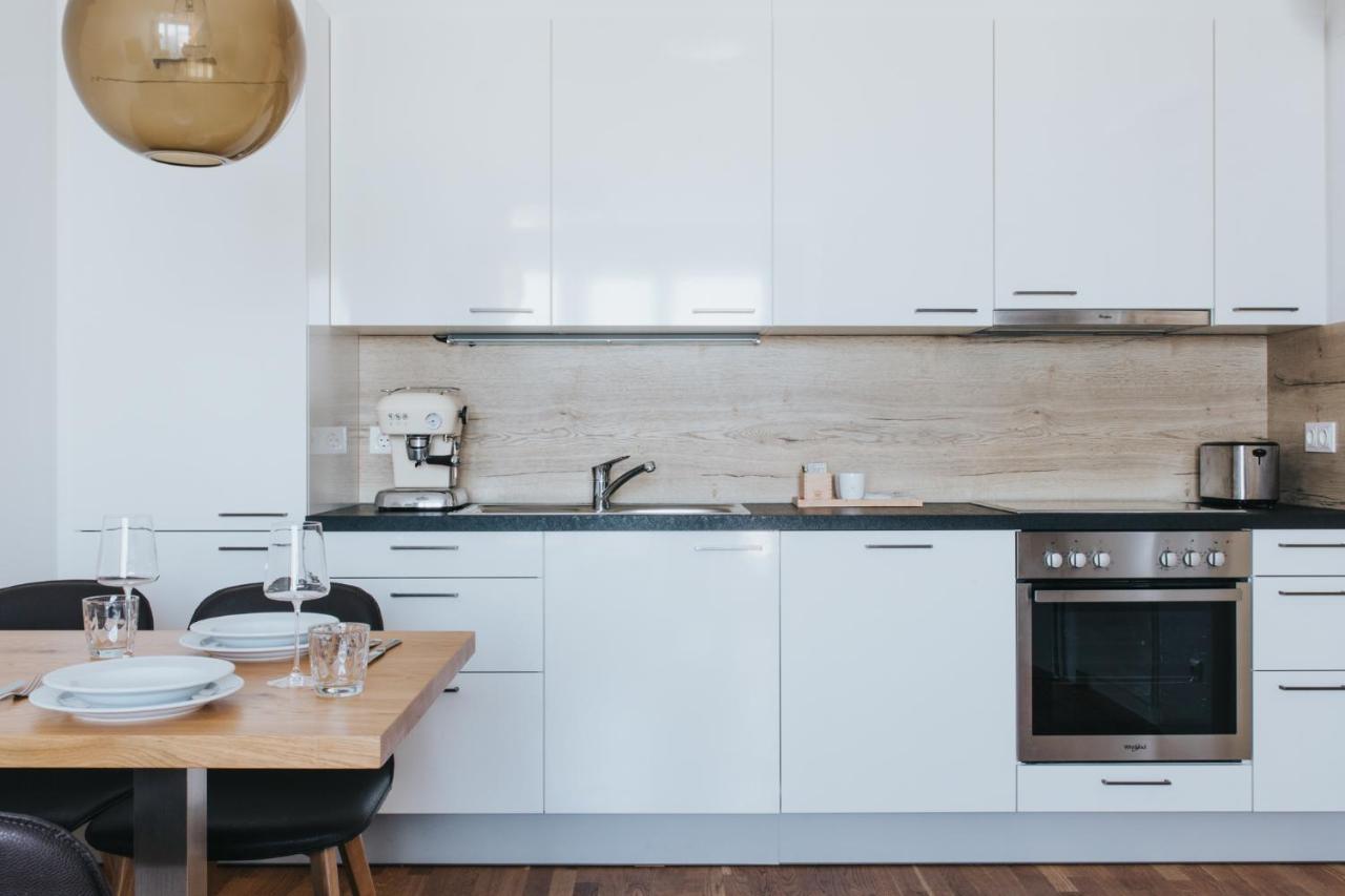 Parks 73 The Townhouse Hotel Wina Bagian luar foto