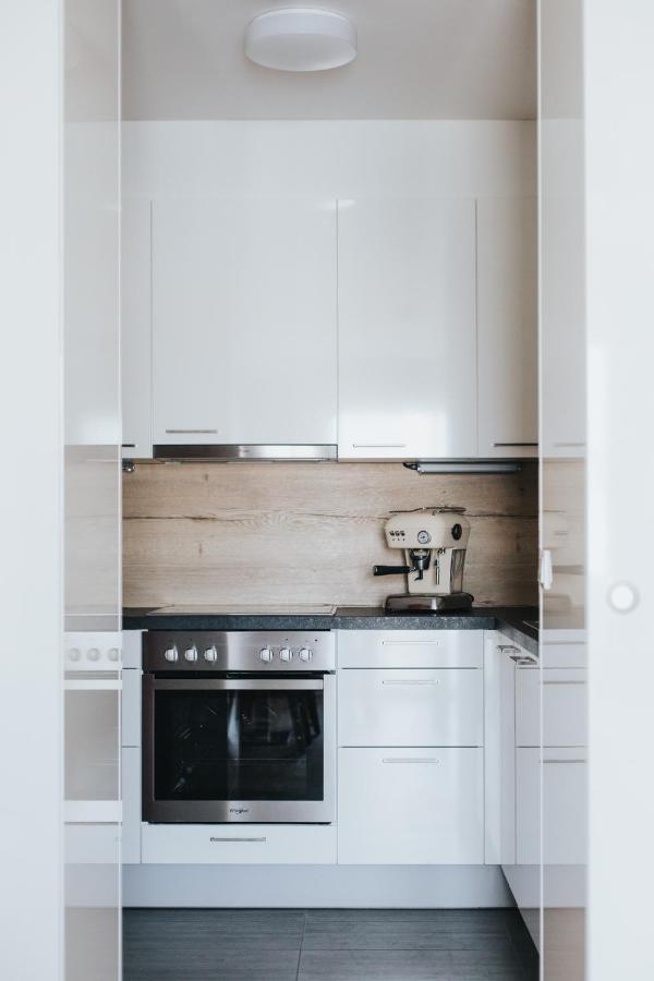 Parks 73 The Townhouse Hotel Wina Bagian luar foto