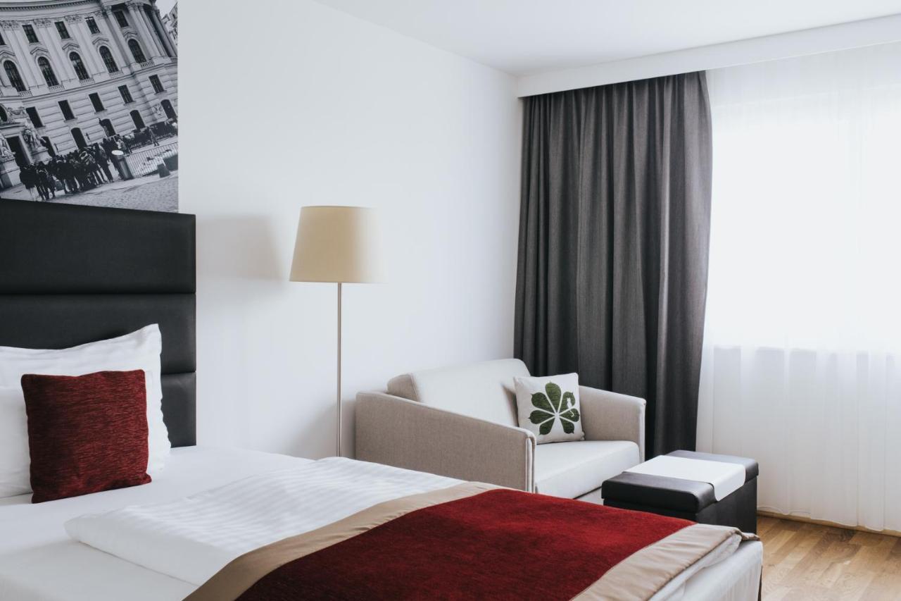 Parks 73 The Townhouse Hotel Wina Bagian luar foto