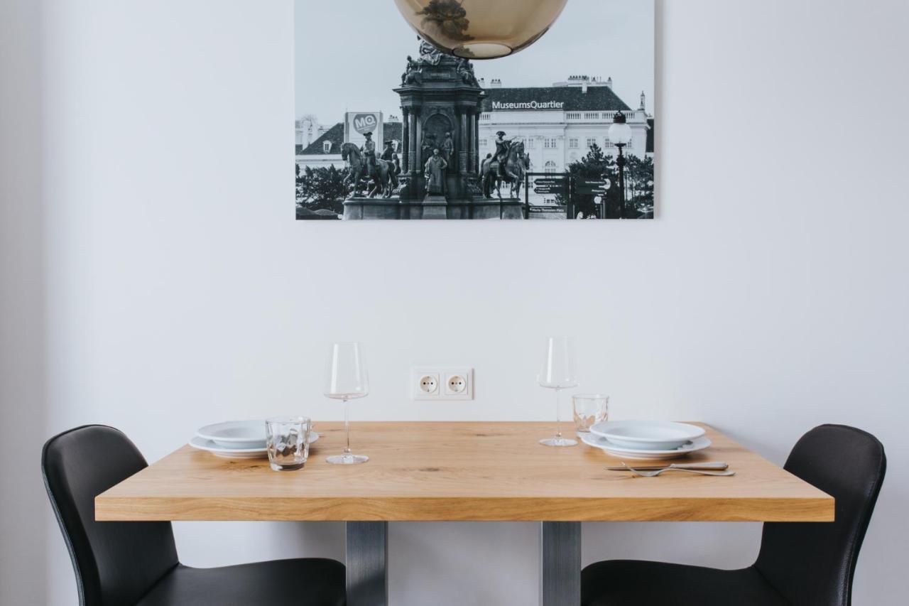 Parks 73 The Townhouse Hotel Wina Bagian luar foto