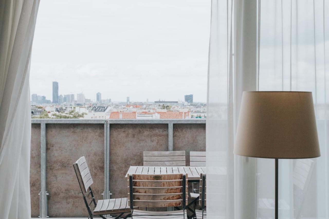 Parks 73 The Townhouse Hotel Wina Bagian luar foto