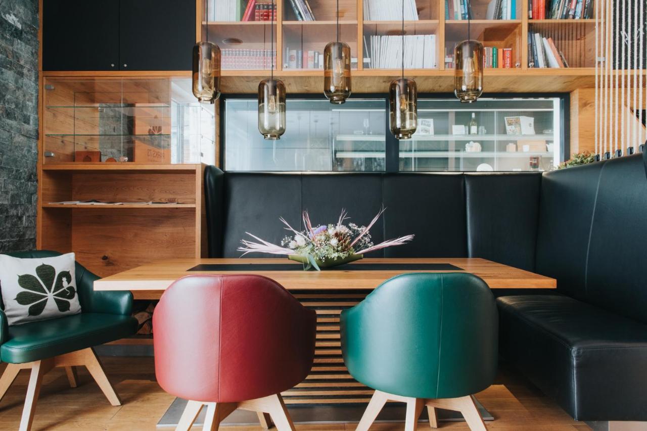 Parks 73 The Townhouse Hotel Wina Bagian luar foto