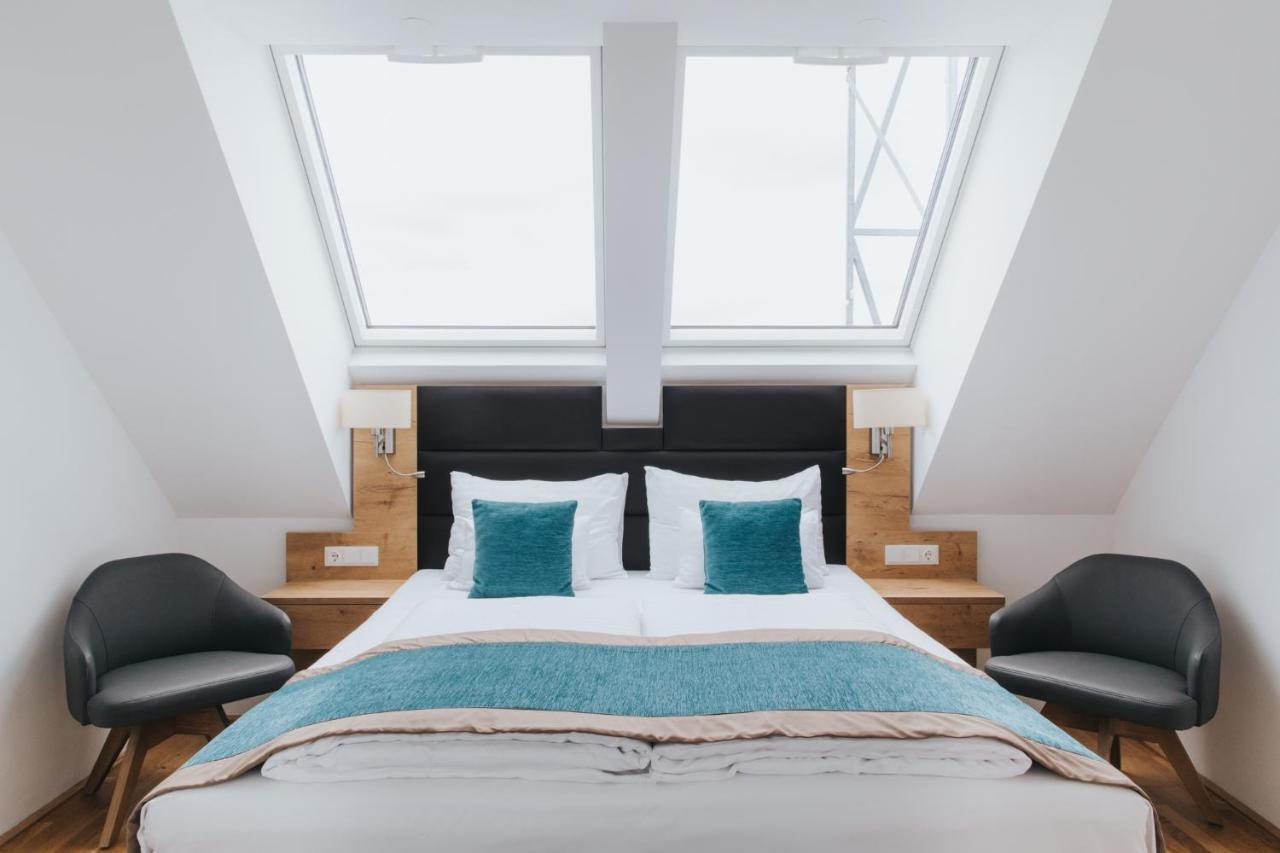 Parks 73 The Townhouse Hotel Wina Bagian luar foto