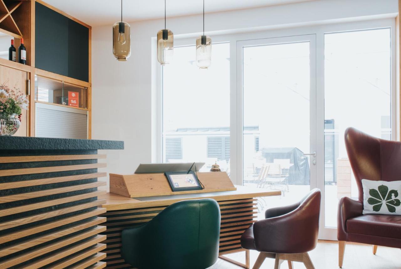 Parks 73 The Townhouse Hotel Wina Bagian luar foto